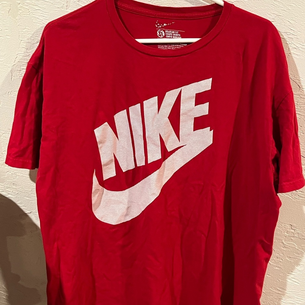 XL Nike Red and White Short Sleeve Tee